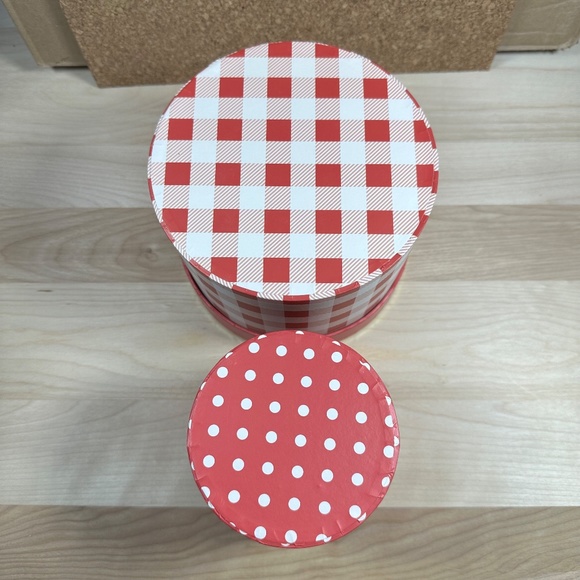 Sweet little gift boxes! Pink Hearts and Dots Round Nesting Boxes (Set of 2) - Picture 6 of 7